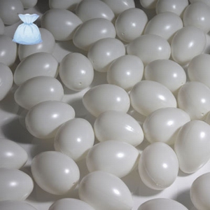 Kunststof 6380 eieren wit 8cm / set van 10 stuks