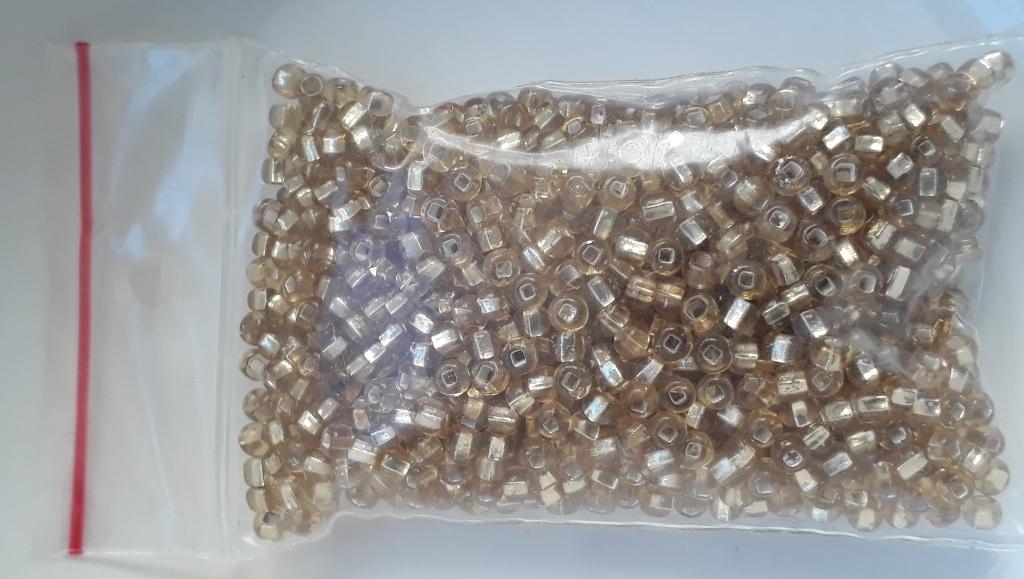 Rocailles 9.504 Transparante glaskralen met goudkern 2,5mm